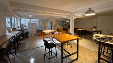 Lokal me QIRA afër Grand Hotelit – Prishtinë